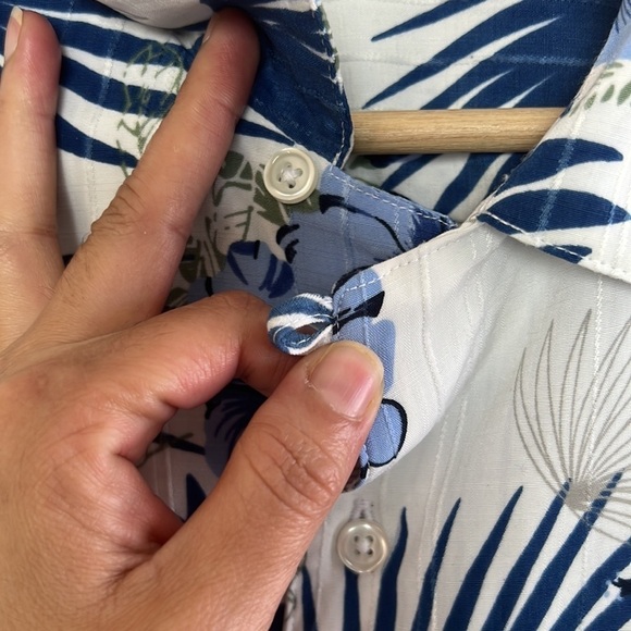 Newport Isle Blue/White Hibiscus Hawaiian Short Sleeve Button Up Shirt Size S - Picture 6 of 12